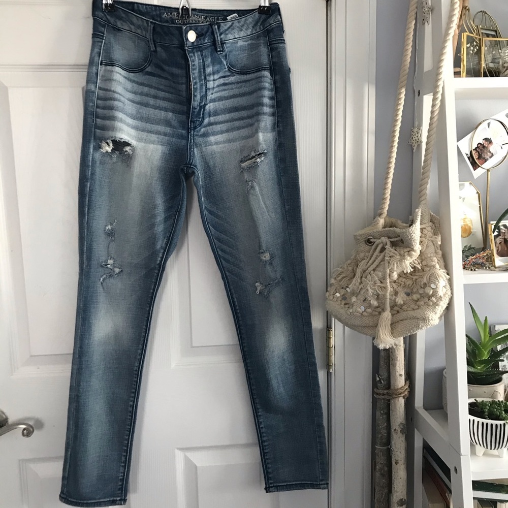 American Eagle Sky High Jegging Distressed Wash
